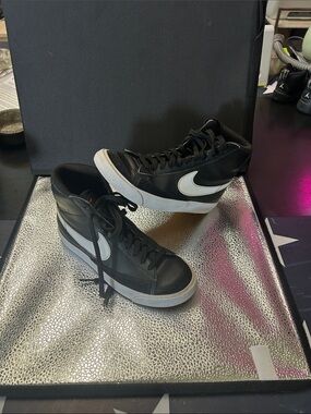 Nike high tops Boys Sz 4